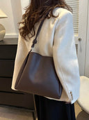 THE CLASSIC LEATHER TOTE BAG
