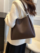 THE CLASSIC LEATHER TOTE BAG