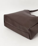 THE CLASSIC LEATHER TOTE BAG